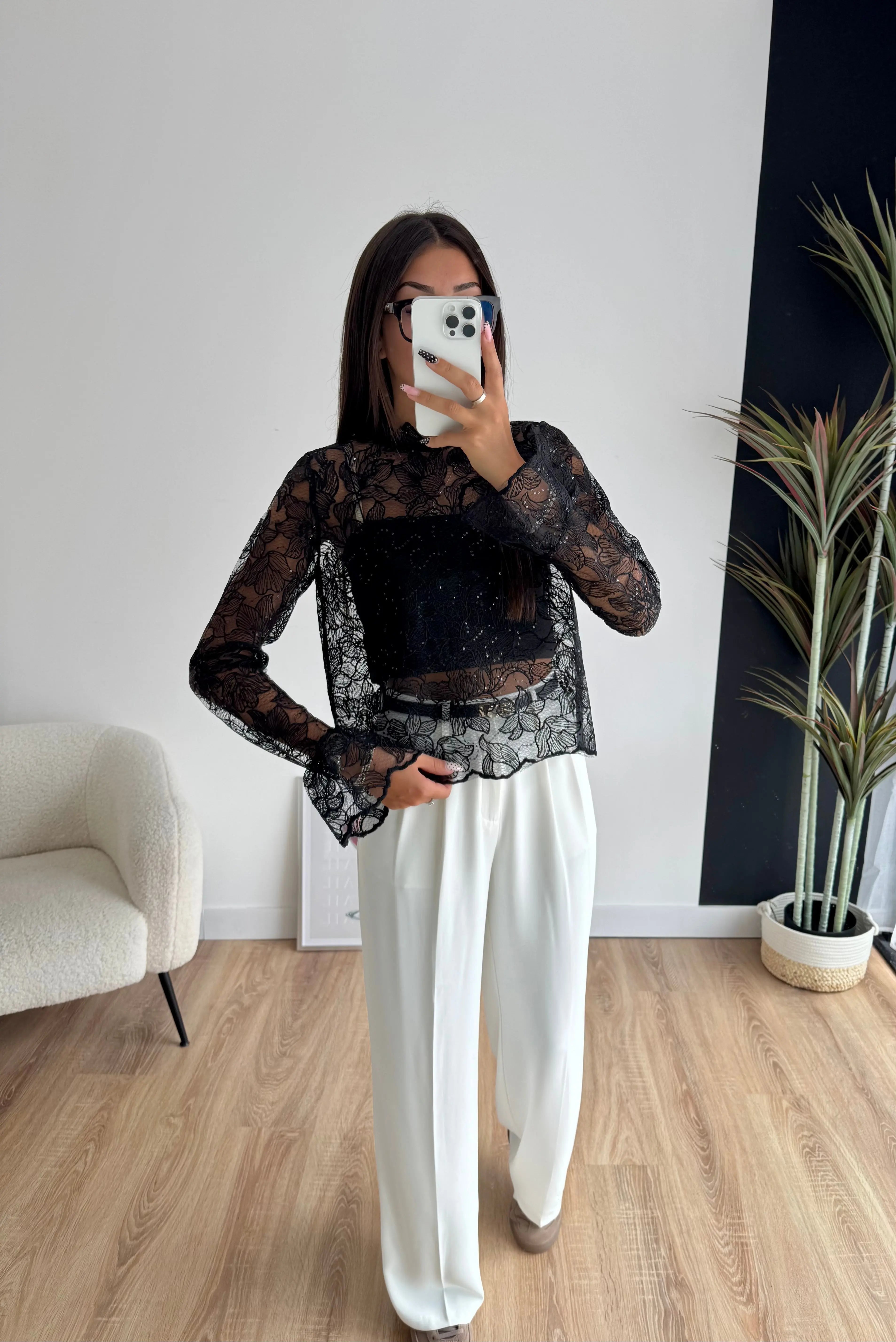 Blouse dentelle à sequins