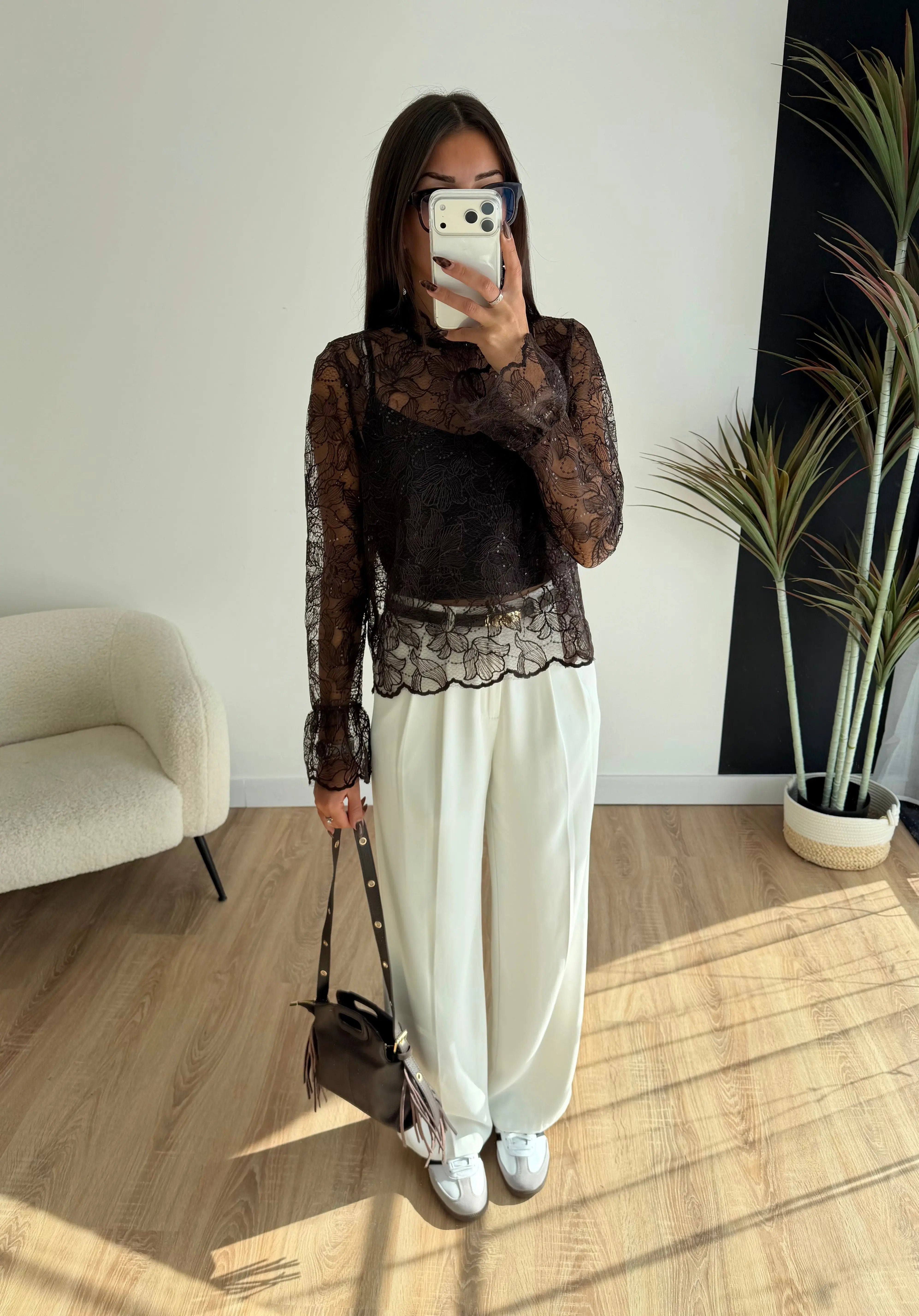 Blouse dentelle à sequins