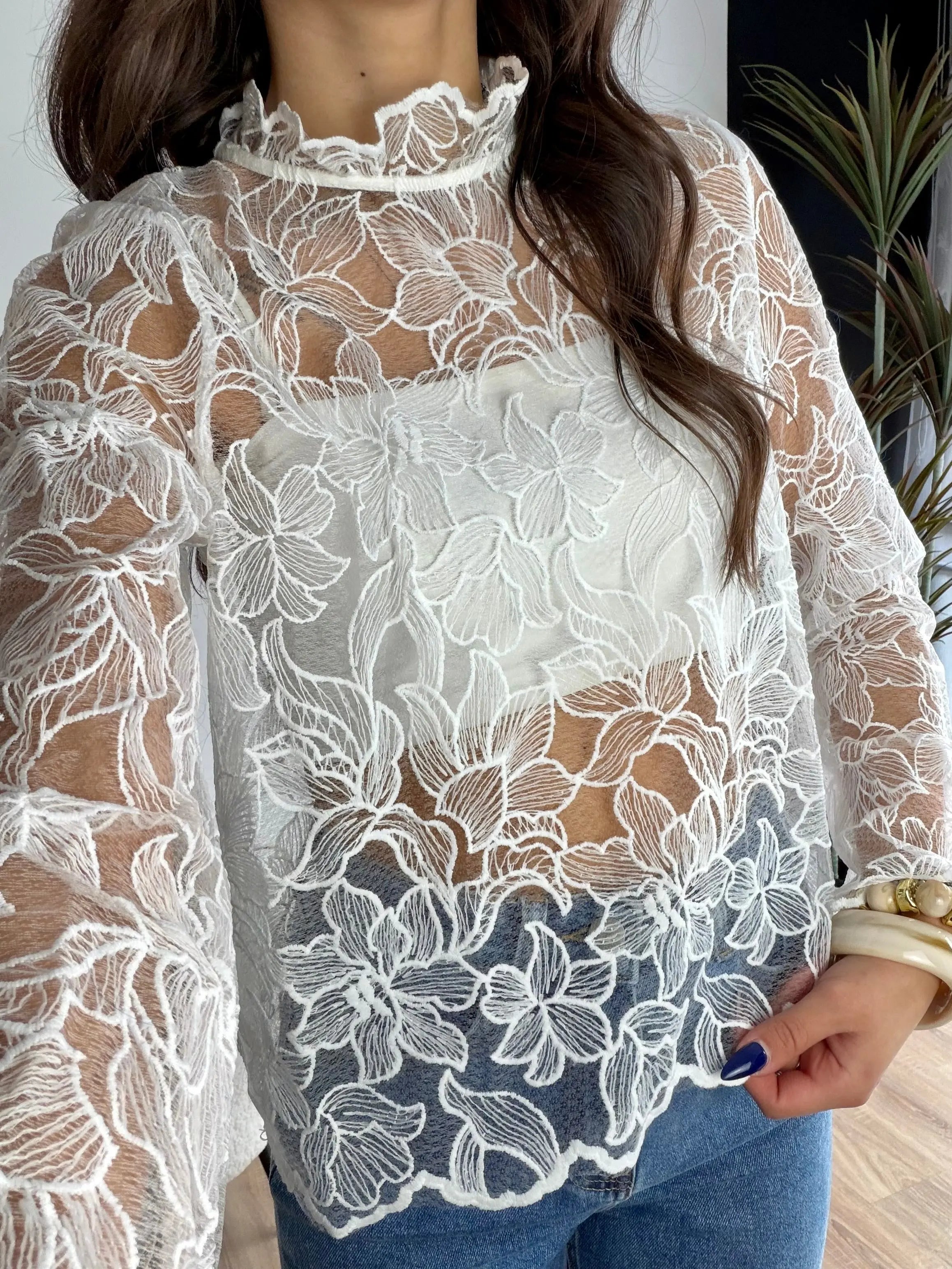 Blouse à dentelle blanche (précommande)