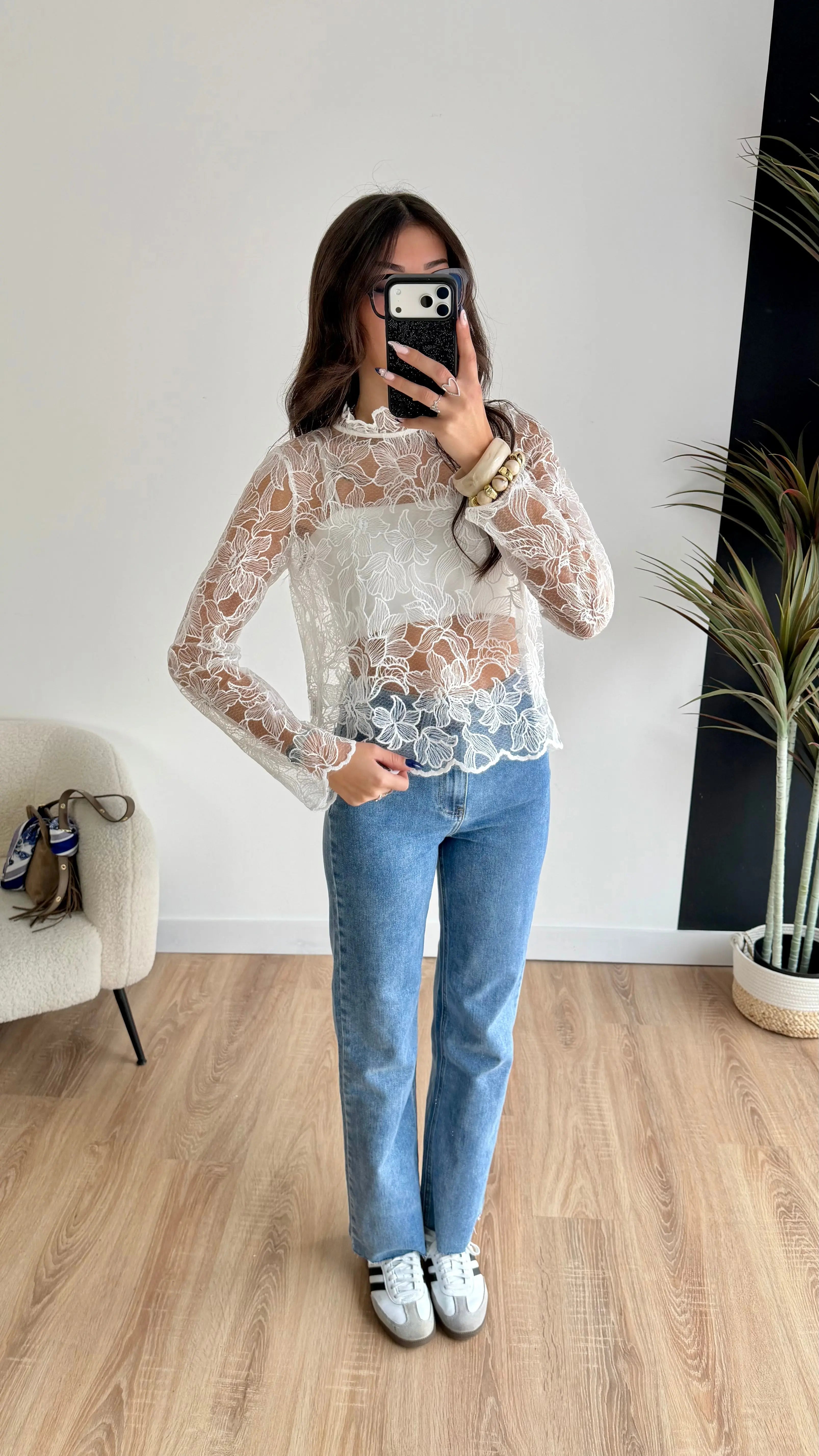 Blouse à dentelle blanche (précommande)