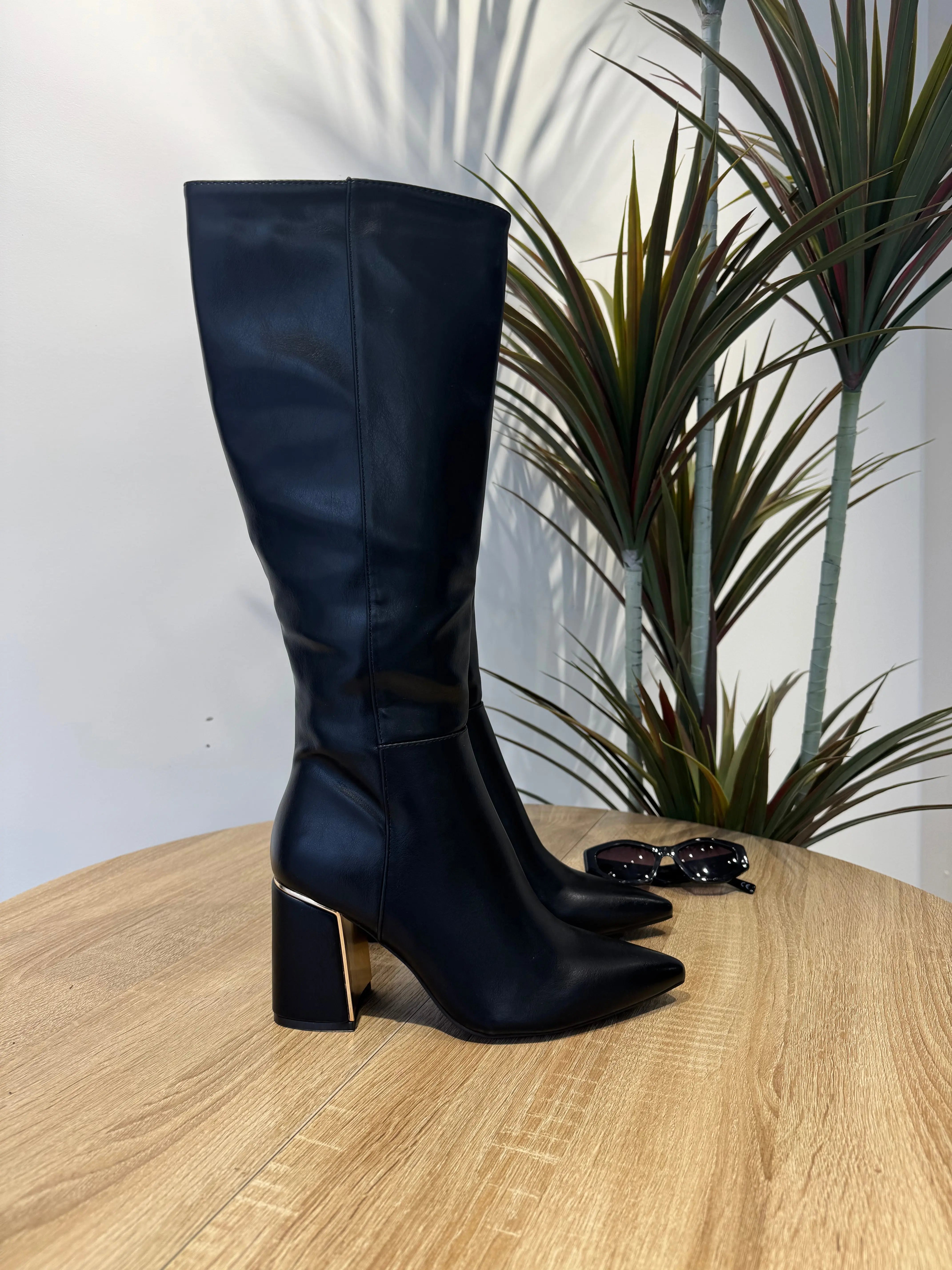 Bottes noires à talons