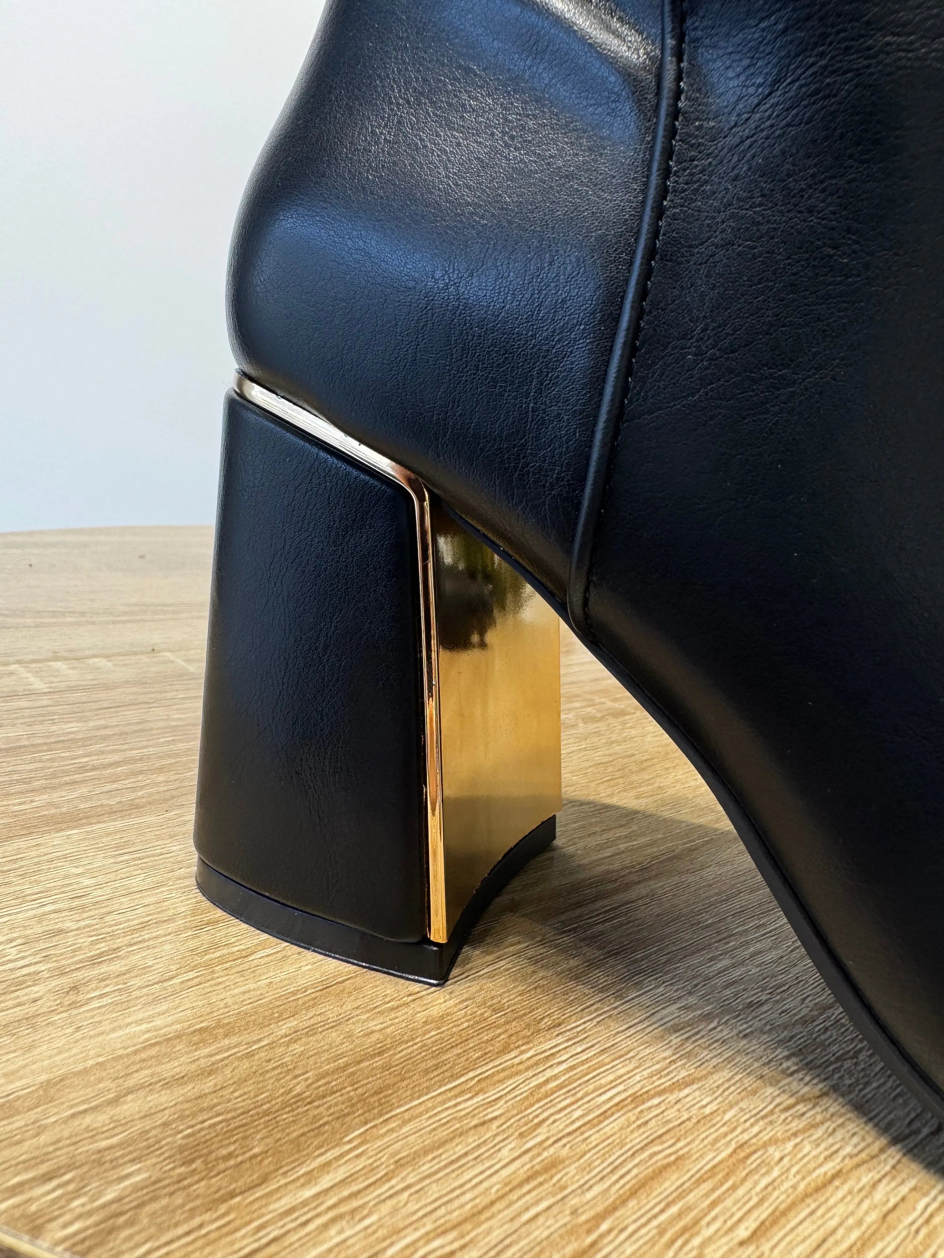 Bottes noires à talons