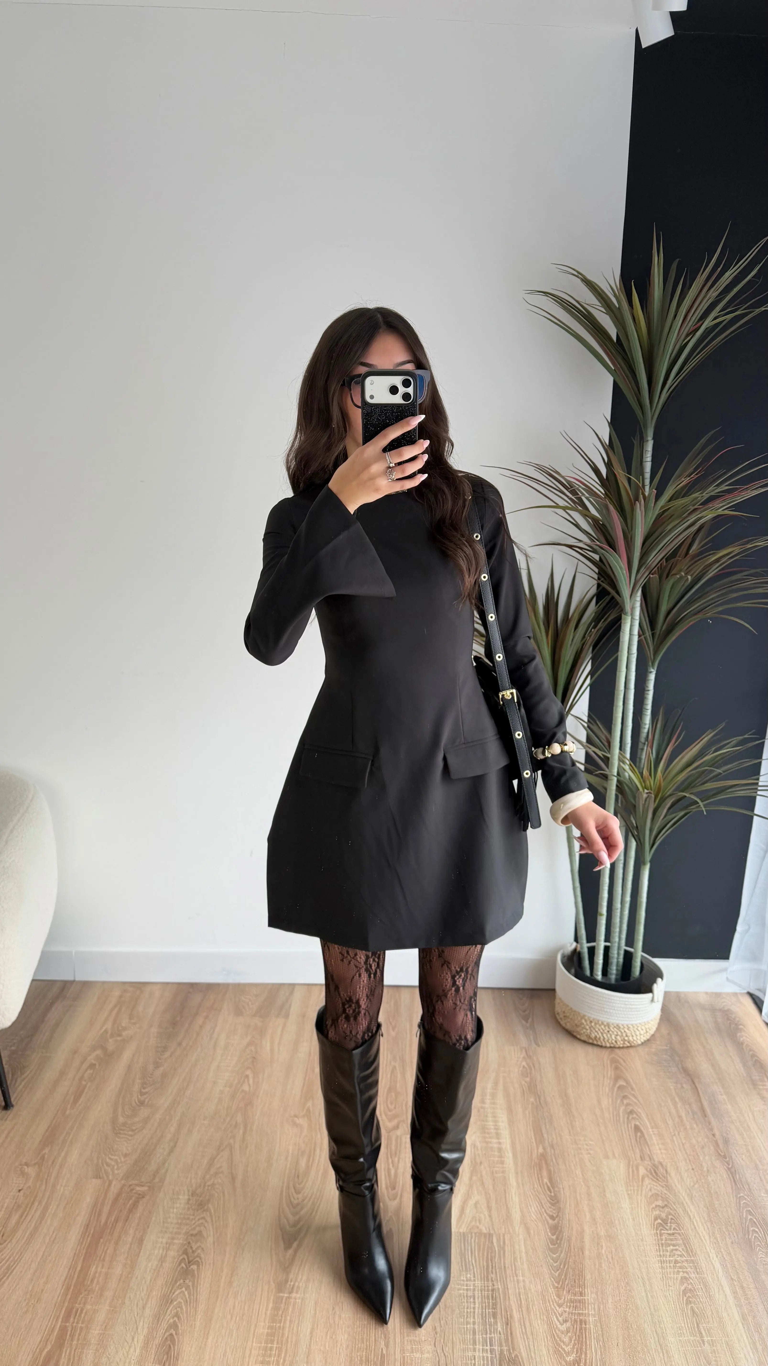 Robe cintrée manches longues noire