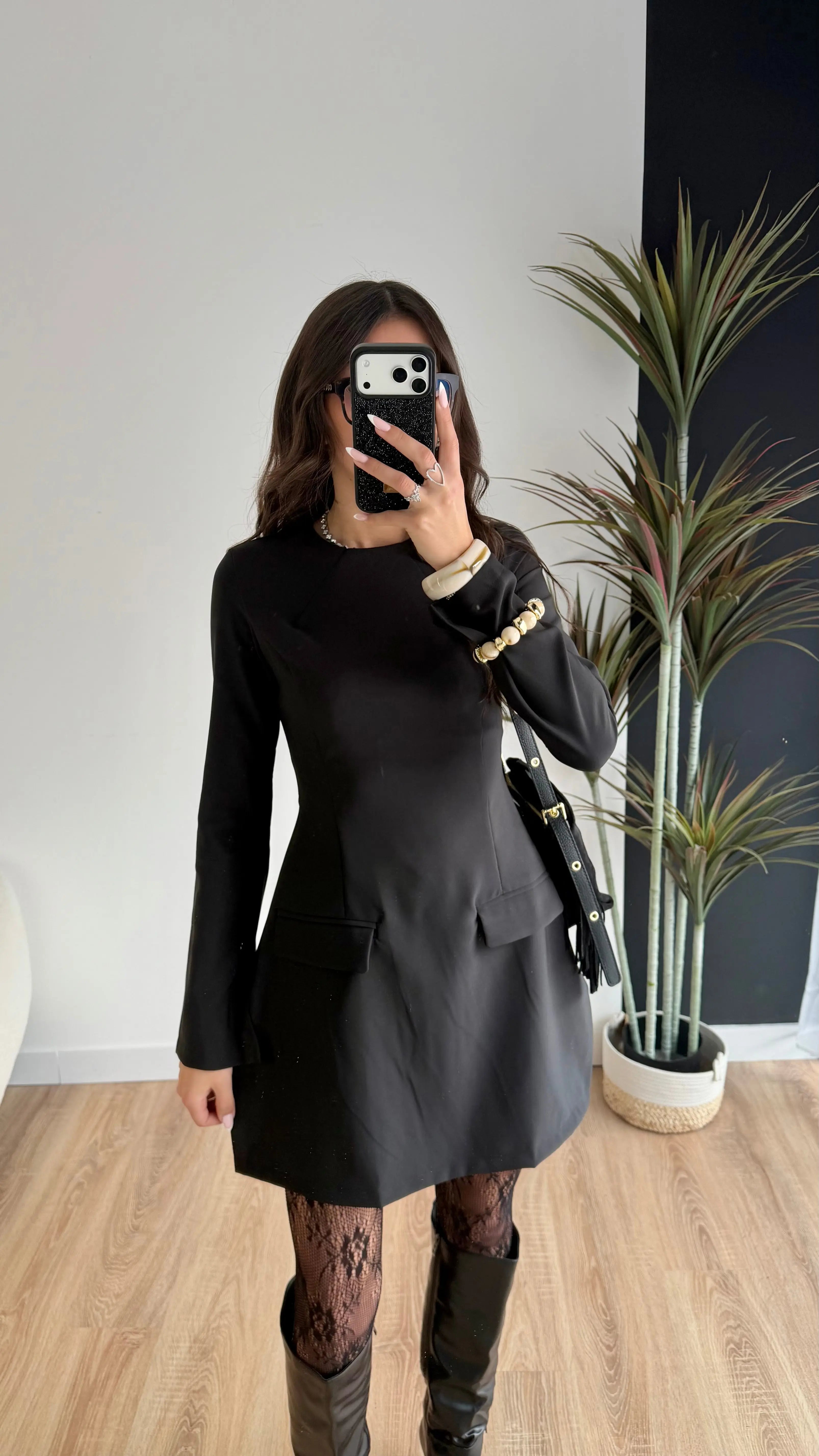 Robe cintrée manches longues noire