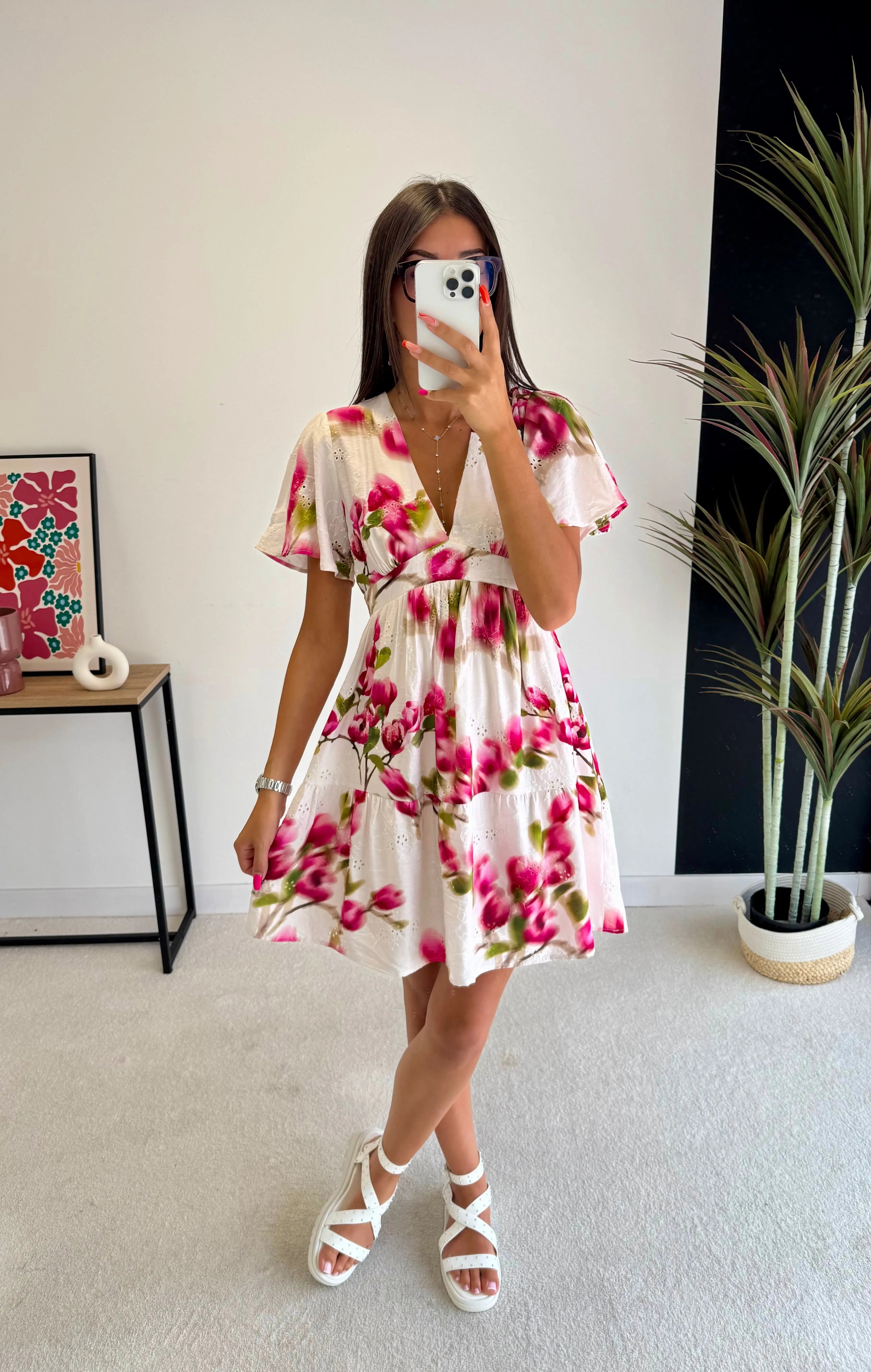 Robe courte brodée rose