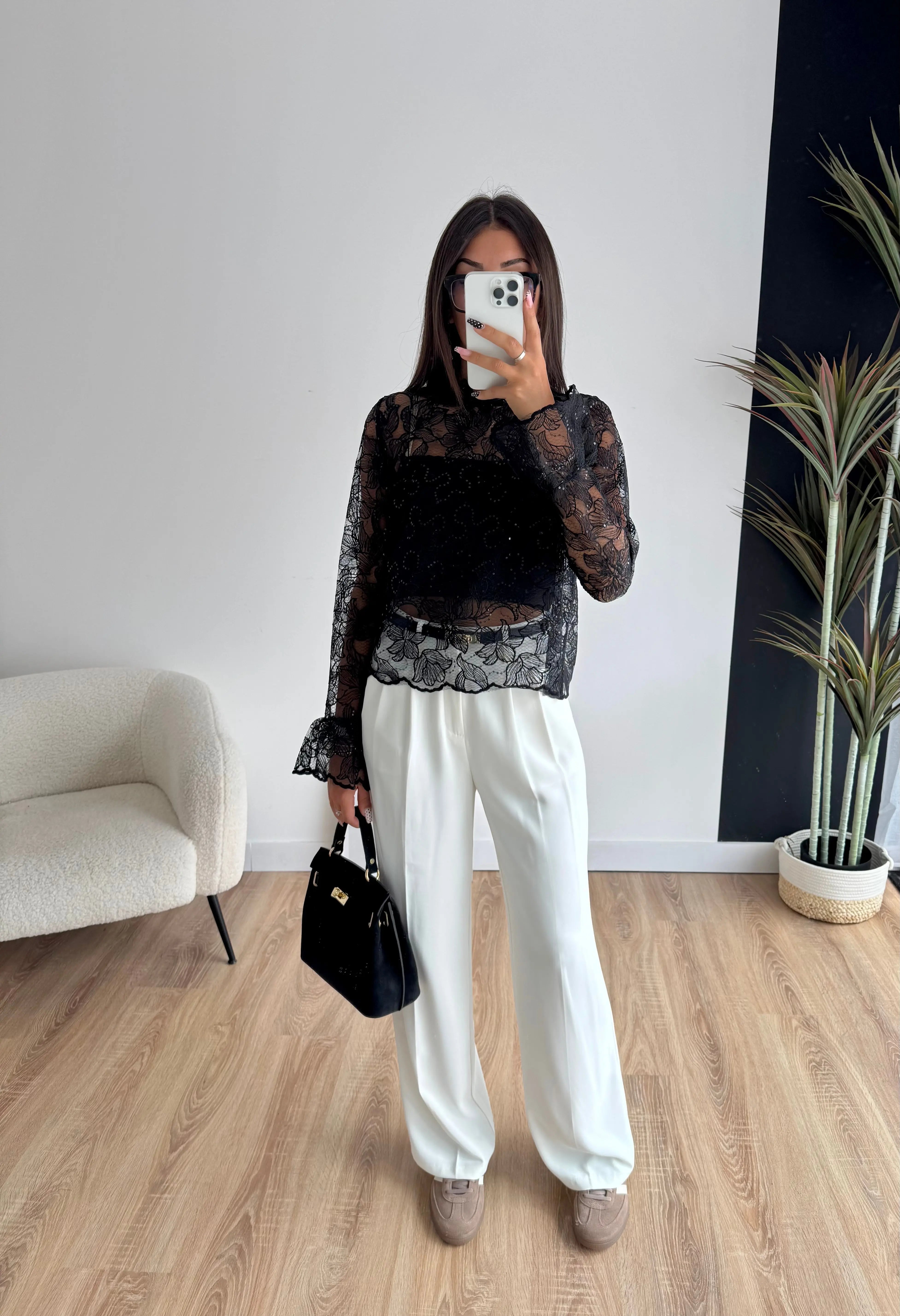 Blouse dentelle à sequins