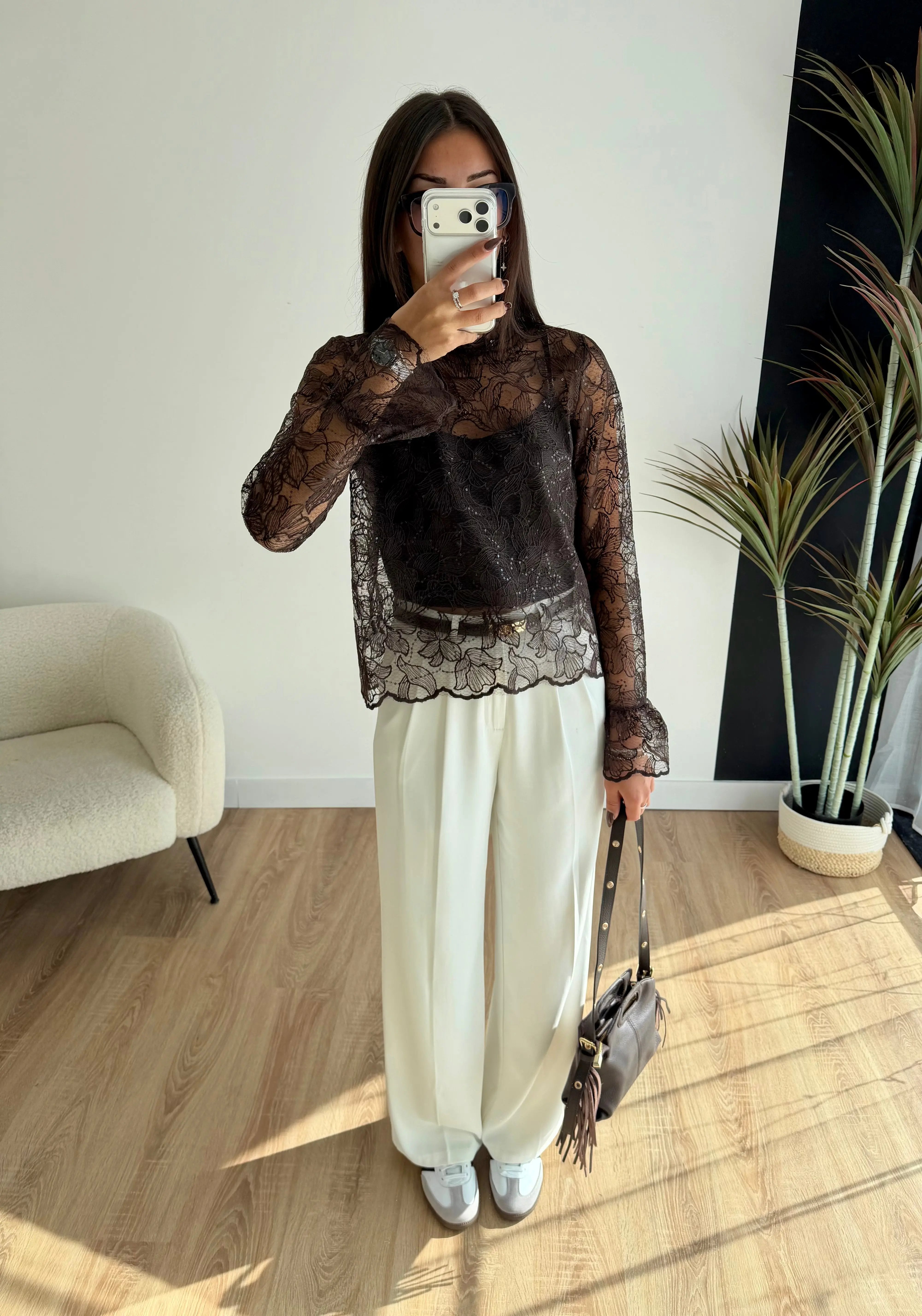 Blouse dentelle à sequins