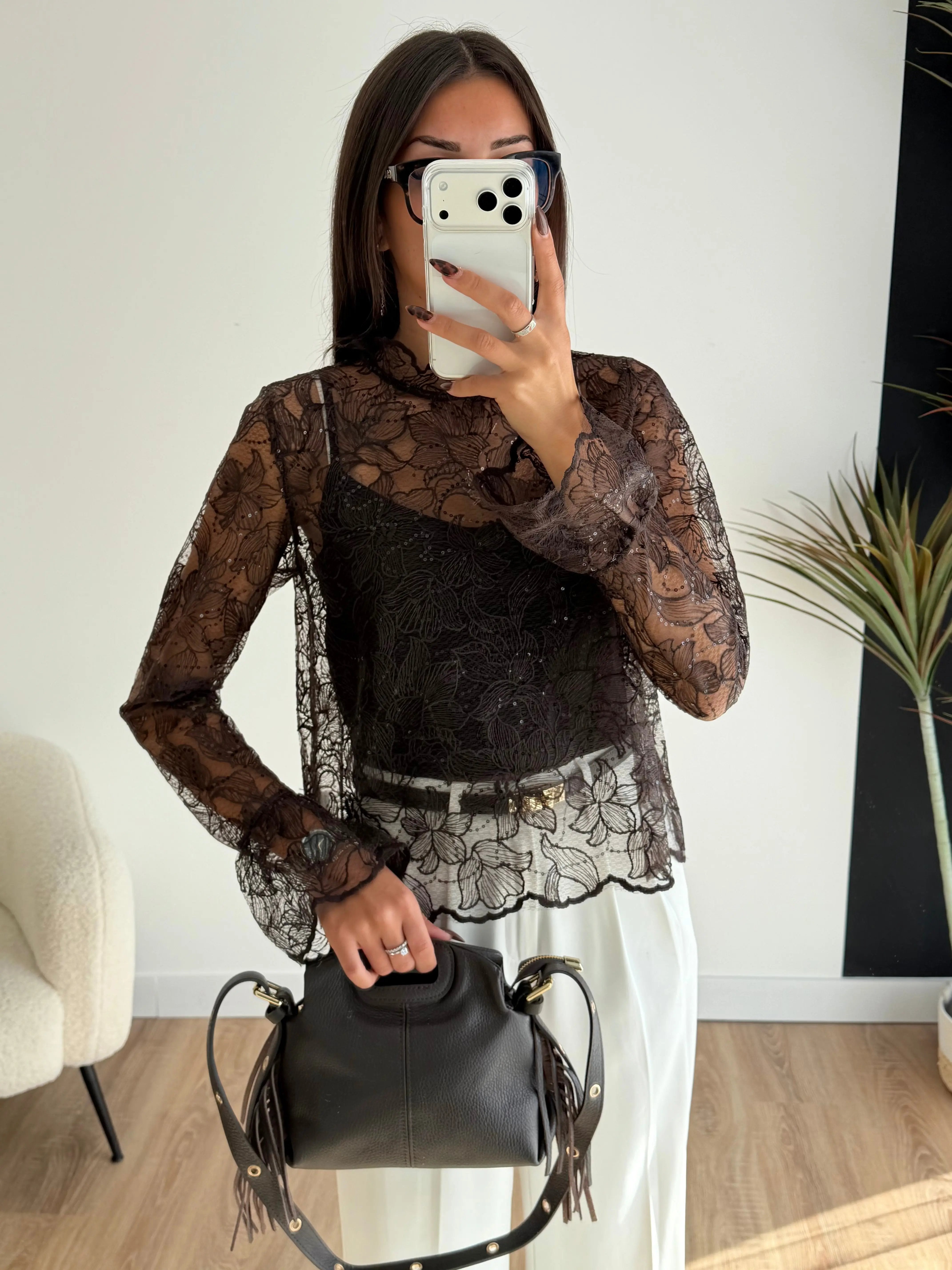 Blouse dentelle à sequins