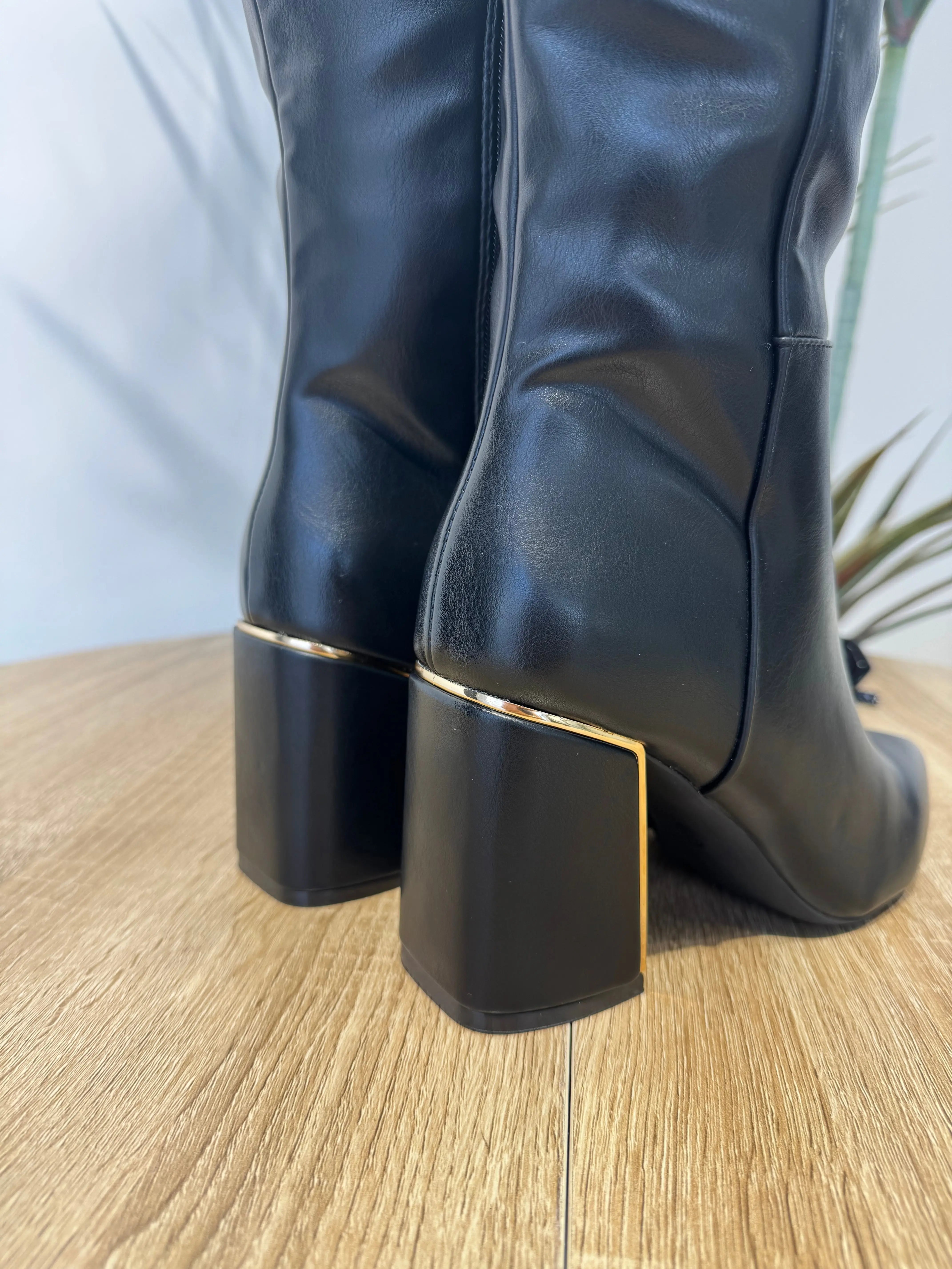Bottes noires à talons