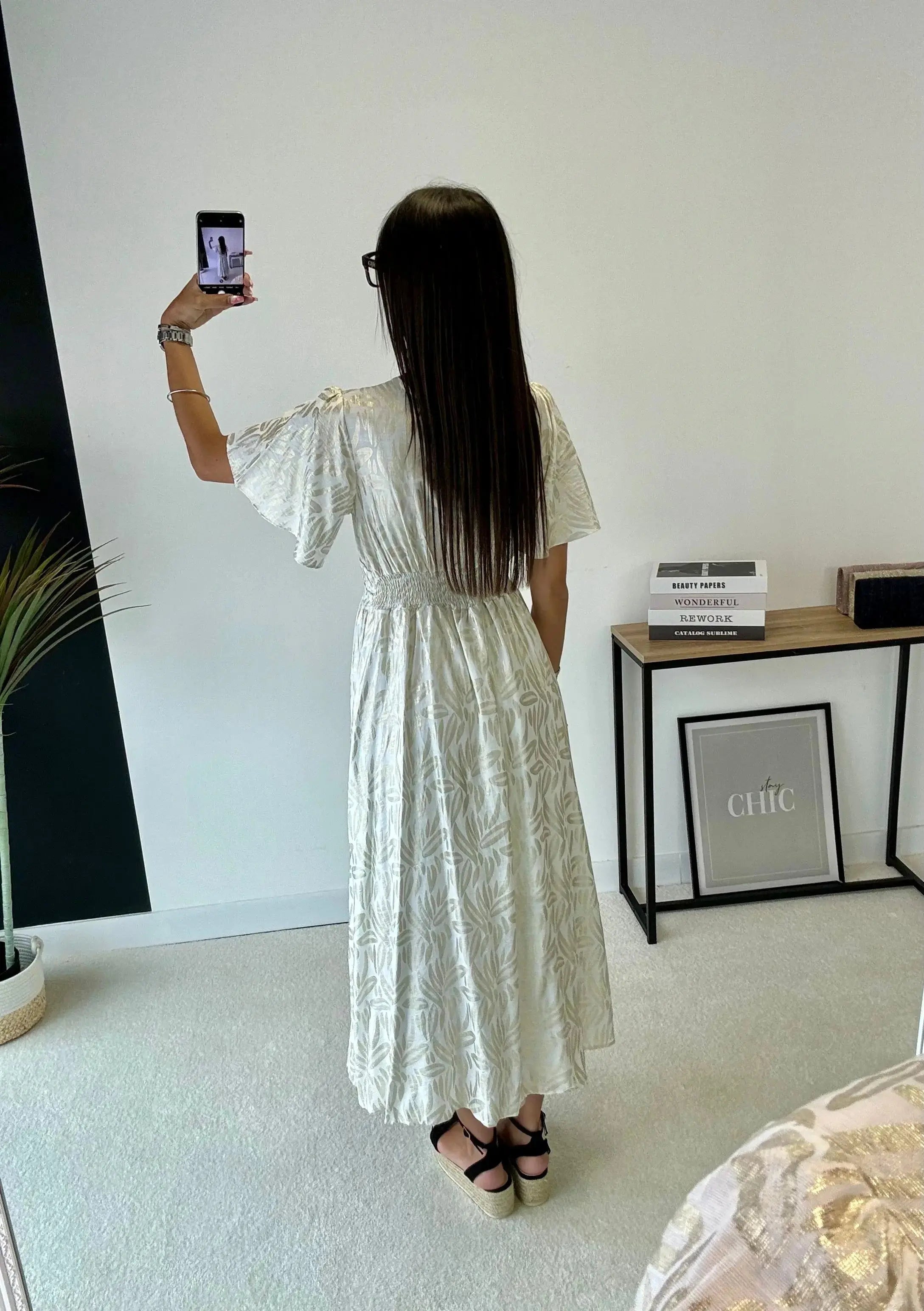 Robe à motifs dorés