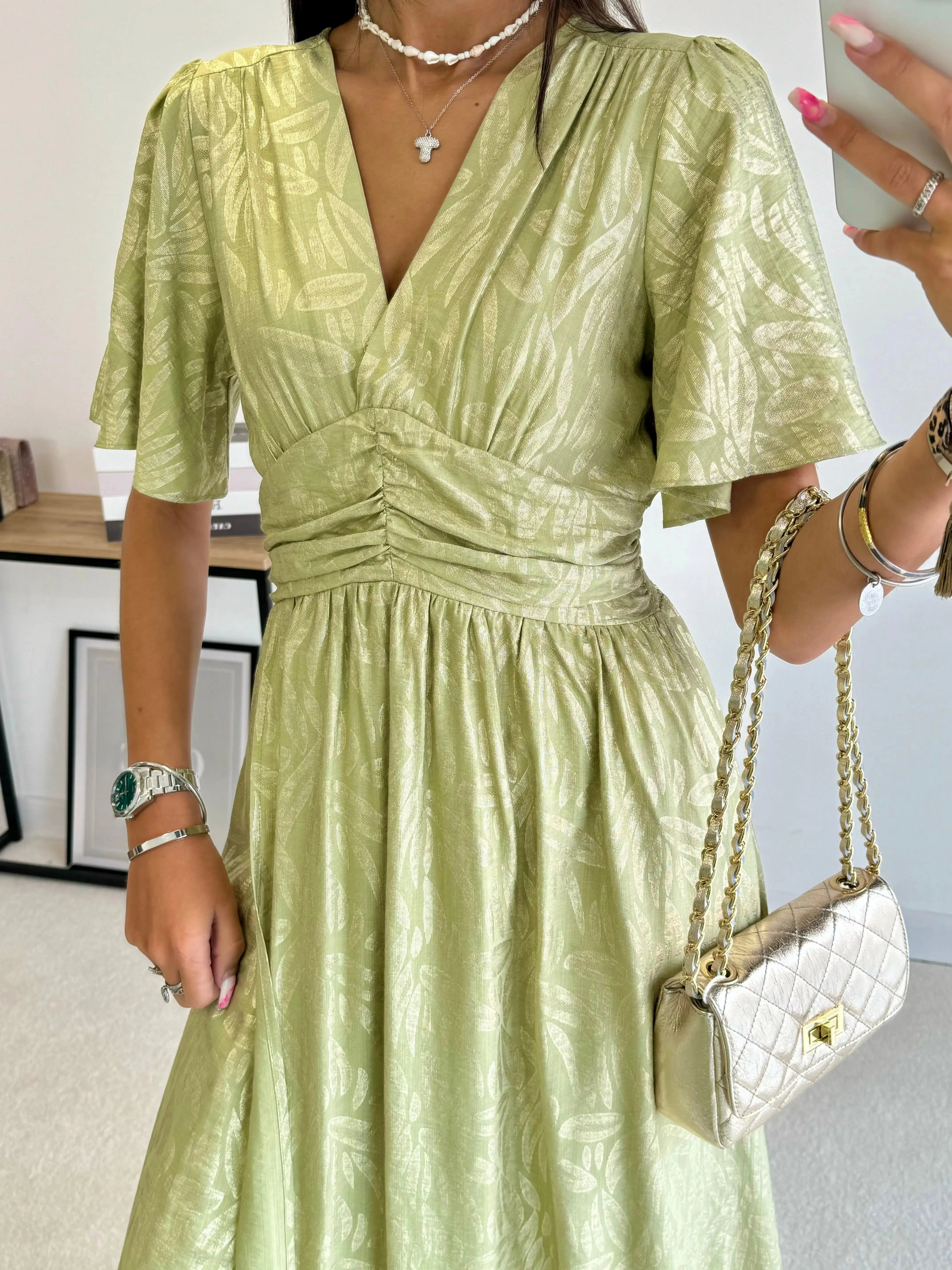 Robe à motifs dorés