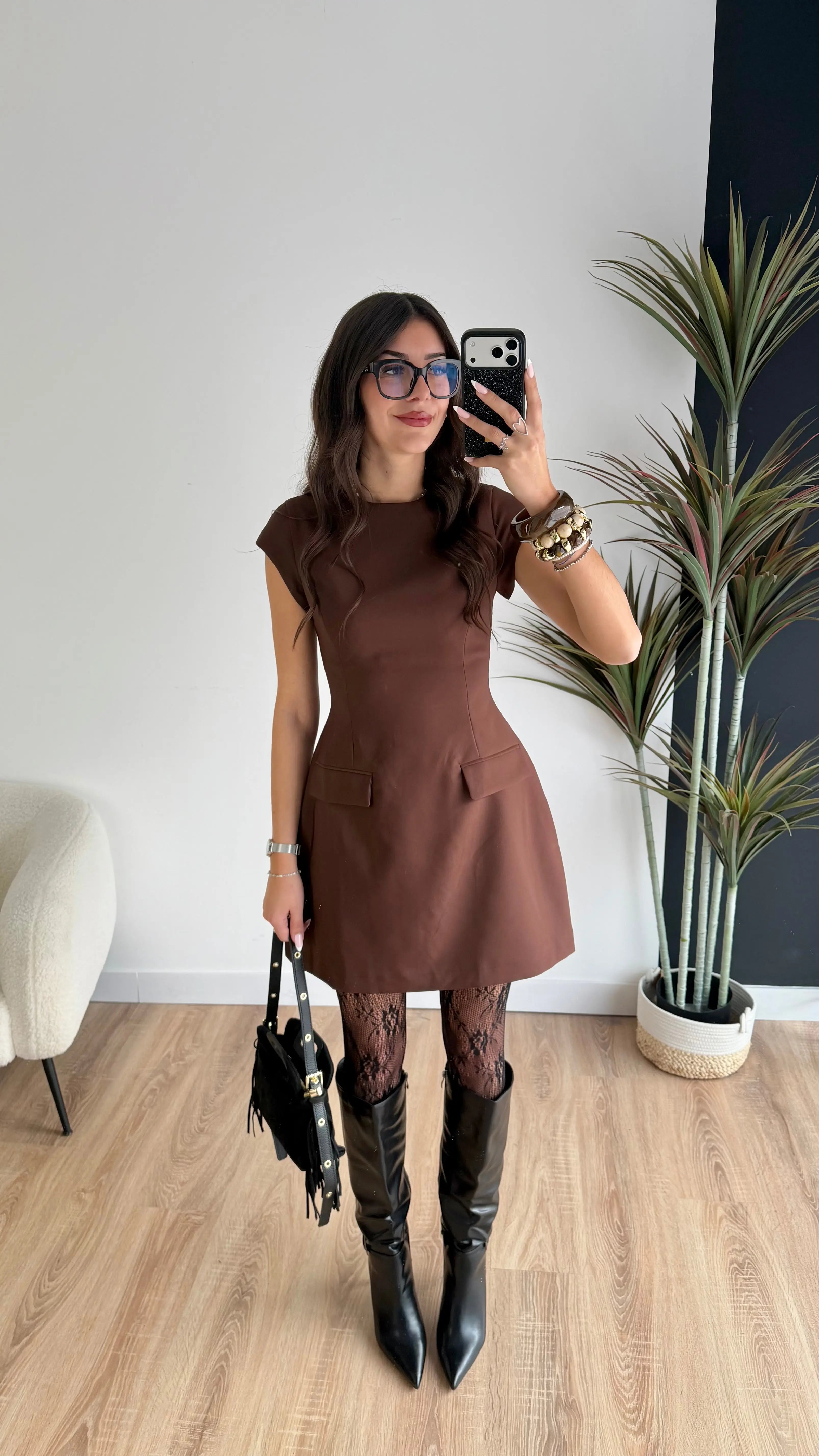 Robe cintrée à manches courtes choco
