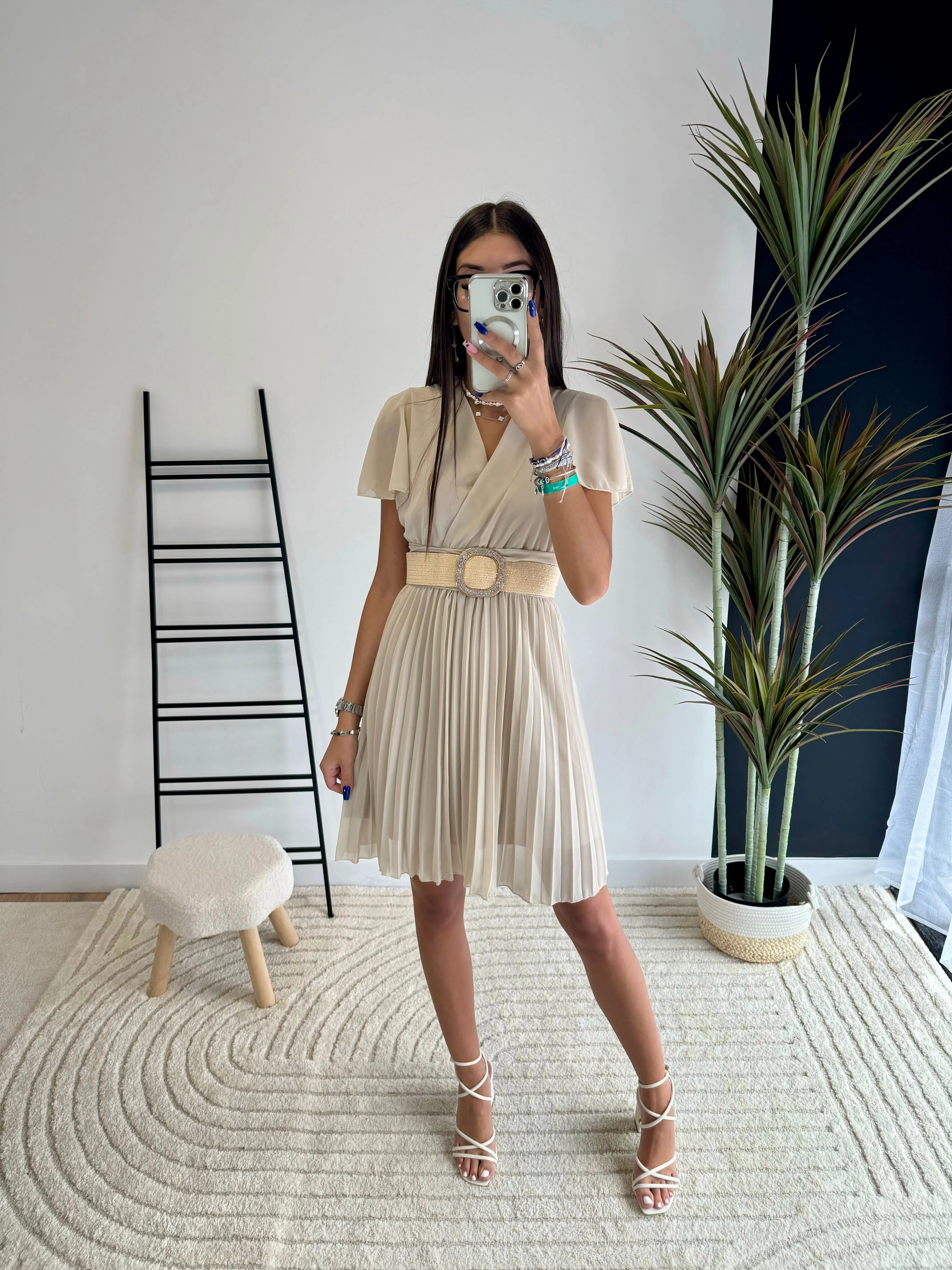 Robe courte plissée