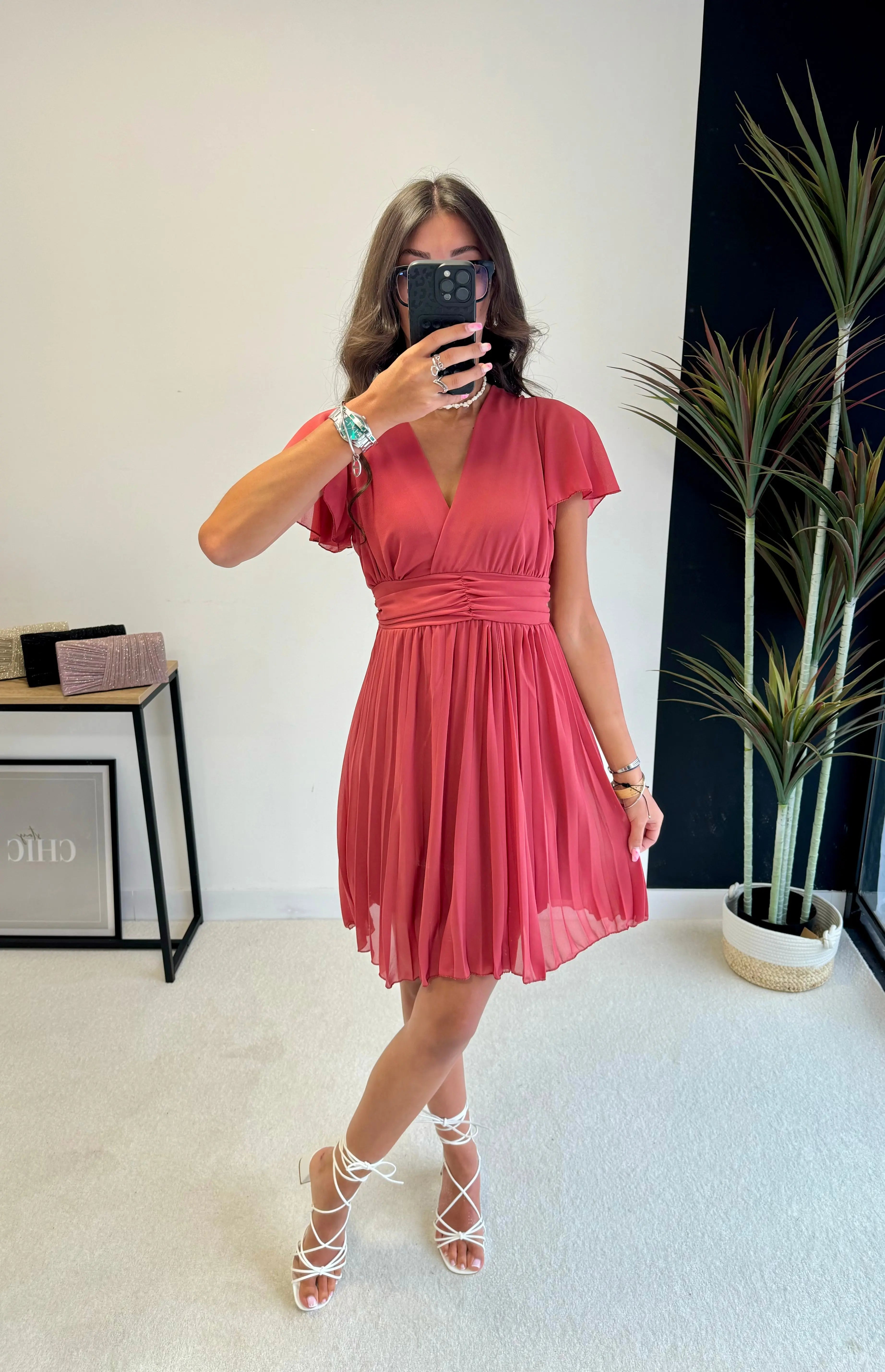 Robe courte plissée